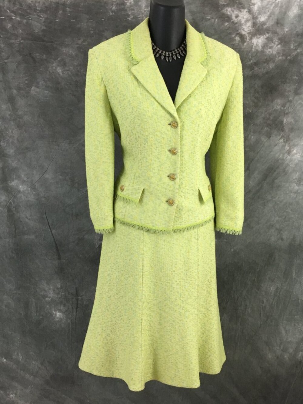 BEAUTIFUL St John couture knit green multi jacket skirt suit size 8 - Picture 3 of 10